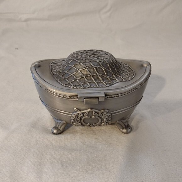 Vintage Brushed Silver Toned Pewter Footed Ornate Trinket Box. - Picture 4 of 6